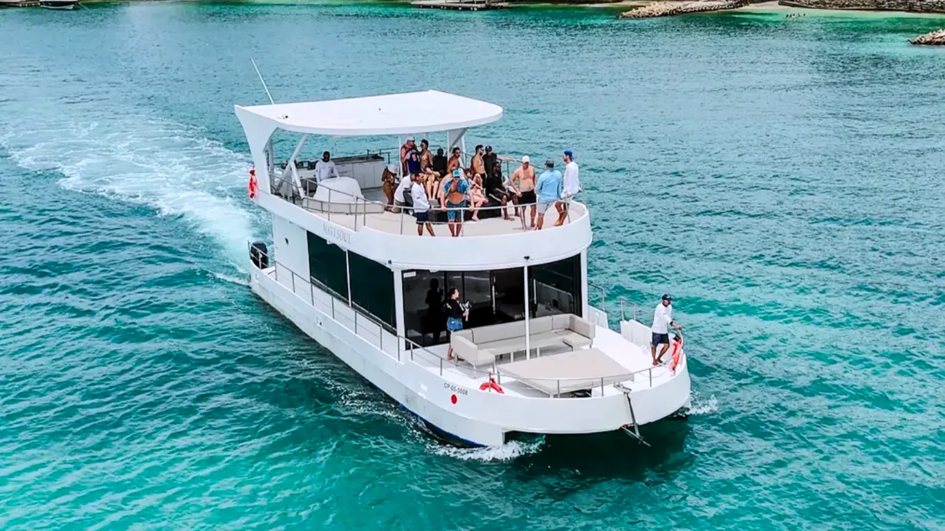 Catamarán Luxury Mavi